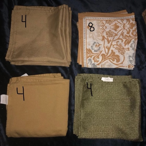 4 sets of table napkins - Picture 1 of 5